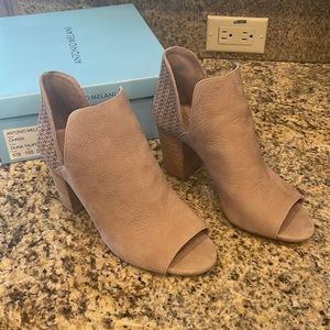 Antonio Melani Duna Taupe bootie heels